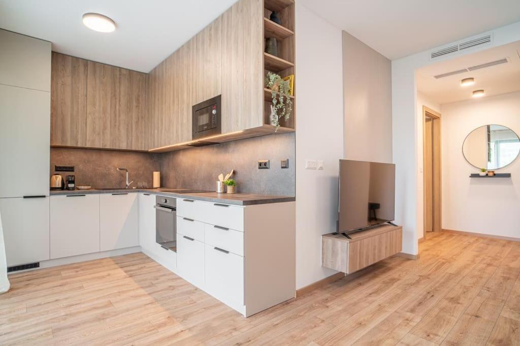 Patronka - Stylish With A Spacious Terrace Apartment *